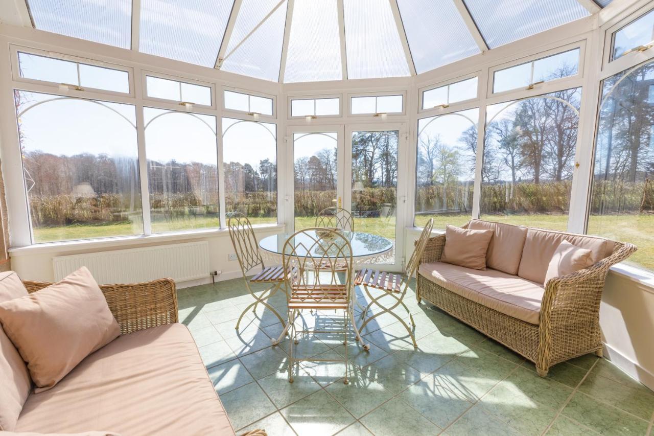 Dalgheal Villa Evanton Bagian luar foto